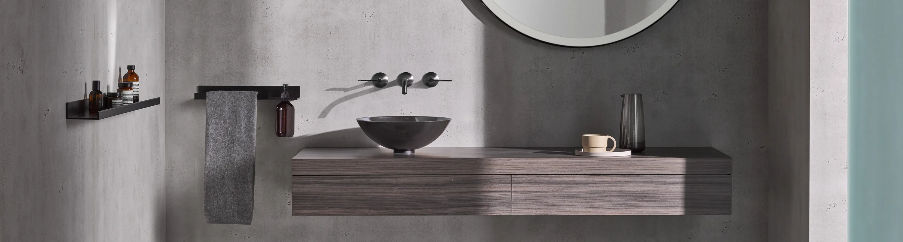 Badezimmer mit dem Waschtisch Alape von Dornbracht.