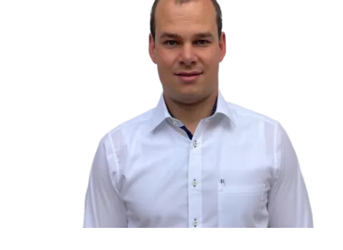 Porträtfoto von Jochen Schmidt, dem Geschäftsführer das SHK-Handwerksbetriebs smr im Wettringen bei Schweinfurt.  Hintergrund.