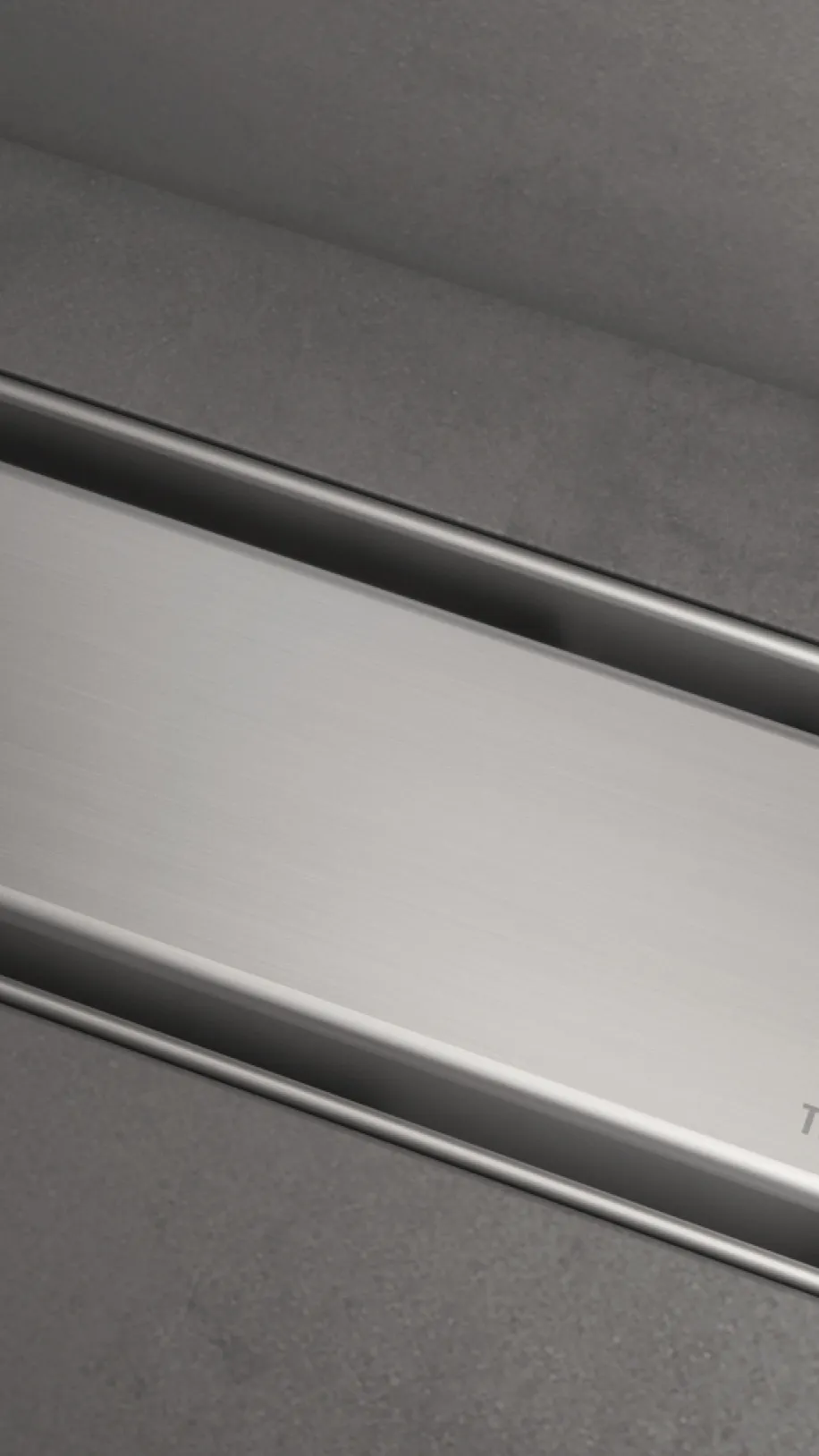 Die Ablaufrinne Drainline von Tece in schwarz-matt verchromt.