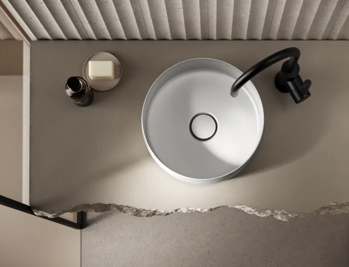 Waschbecken BetteLiv auf Natursteinwaschtisch in Vogelperspektive 